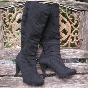 Velvet Heart Black Faux Suede Keeled Boots size 6M